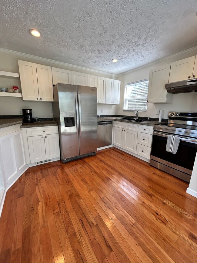 Building Photo - 2128 Fir St