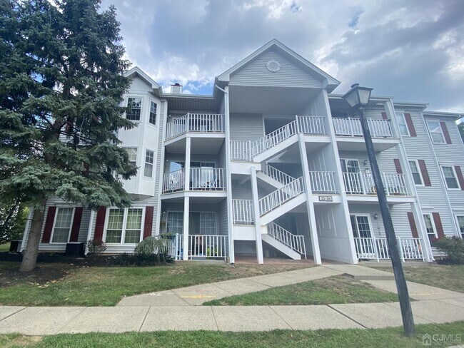 Building Photo - 31 Dartmouth Way