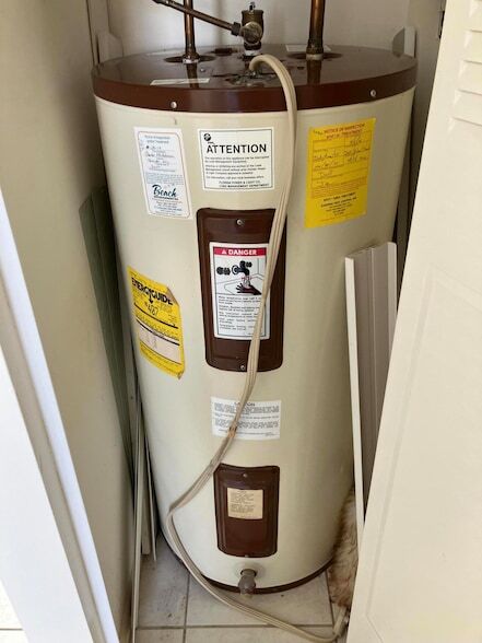 Building Photo - 2556 Dudley Dr E