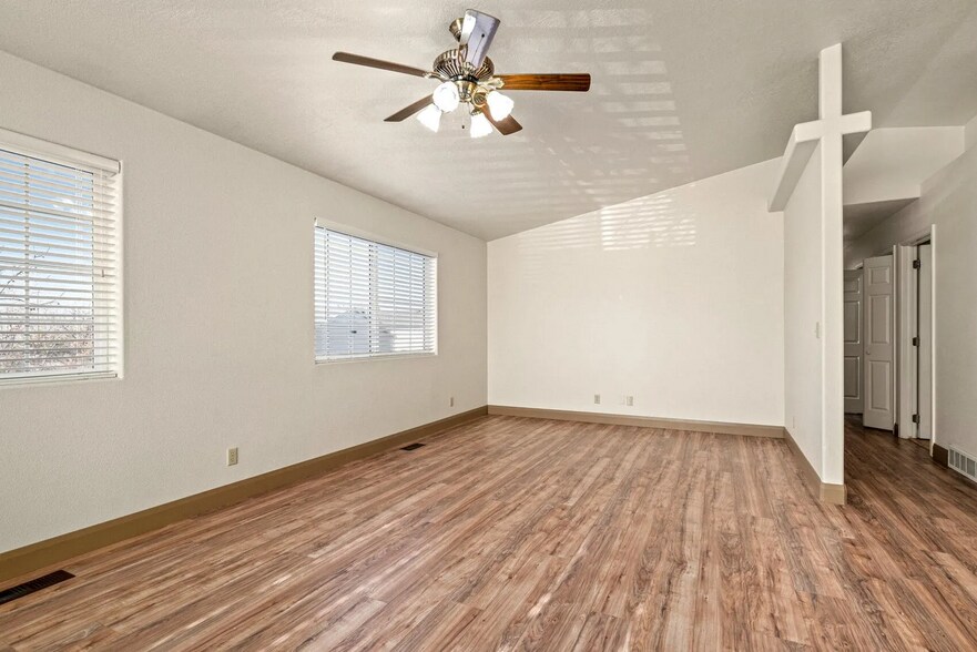 Building Photo - 1852 N Wedgewood Ln