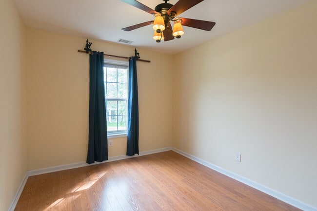 Building Photo - 340 Bedford Dr