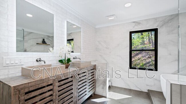 Building Photo - 870 Mitsy Ridge Dr