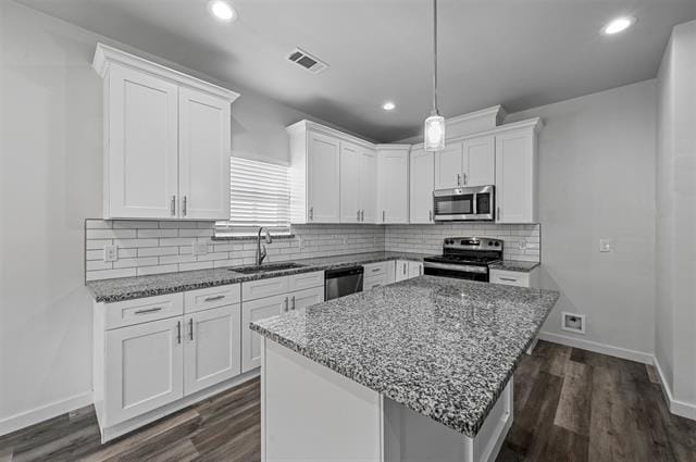 Building Photo - 208 D St