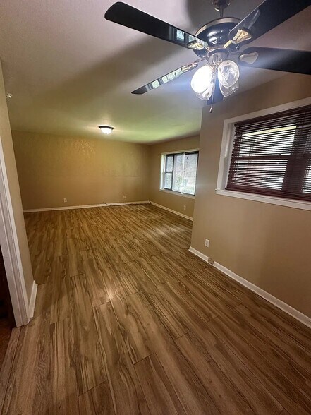 Building Photo - 3850 Lisa Ln