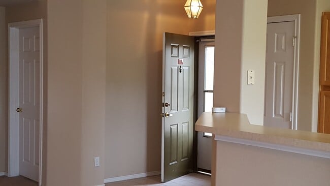 Building Photo - Ground level 3 bedroom, 2 bath, condo in Springs Ranch GATED community