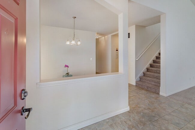 Building Photo - Must see! Spacious 3bd 2bath Ready for Imm...
