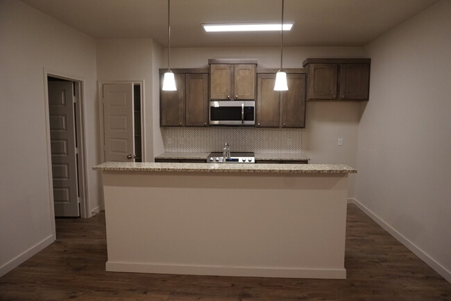 Building Photo - Townhome Located South Of Town Near Cooper...
