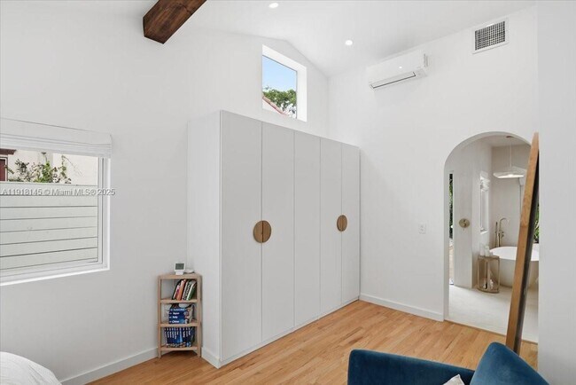 Building Photo - 753 NE 82nd Terrace