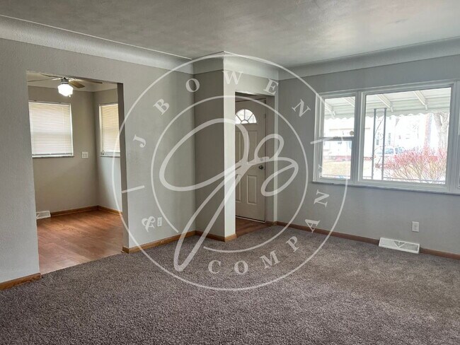 Building Photo - West Toledo 3-Bedroom Gem on Kingsbury Avenue - Cozy Comfort in Toledo!" Available December 10