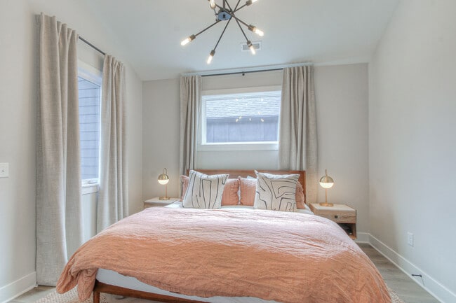 Building Photo - 801 Cherokee Ave