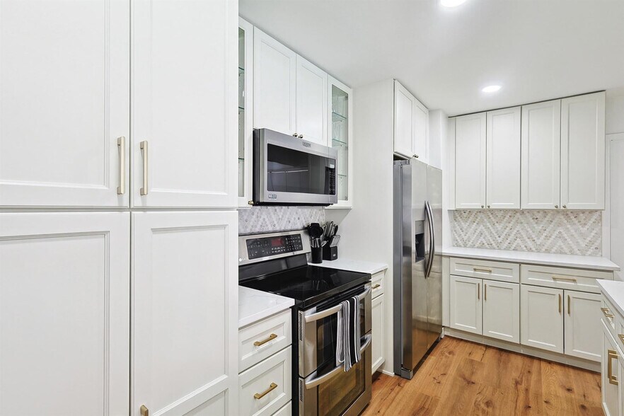 Building Photo - 7851 La Cabeza Dr