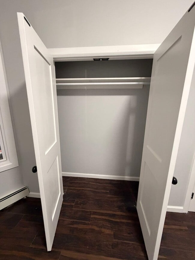 Building Photo - 906 Summit Ave