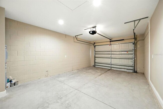 Building Photo - 446 Fahnstock St