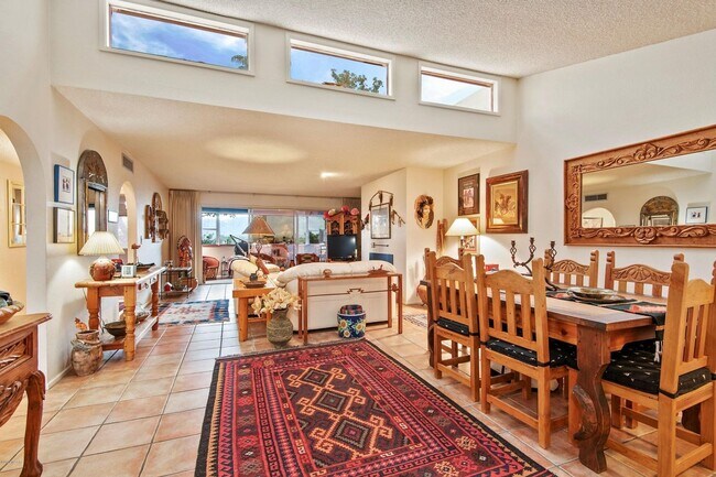 Building Photo - Spacious Midtown Condo