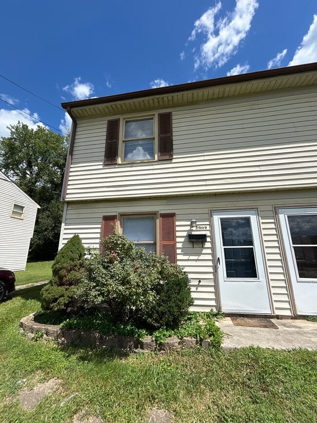 Building Photo - North West 2 bed 1 bath
