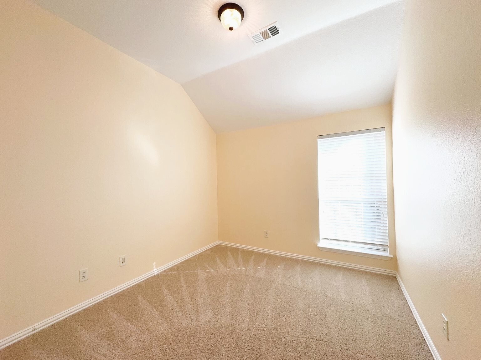 Building Photo - 132 Cassandra Dr