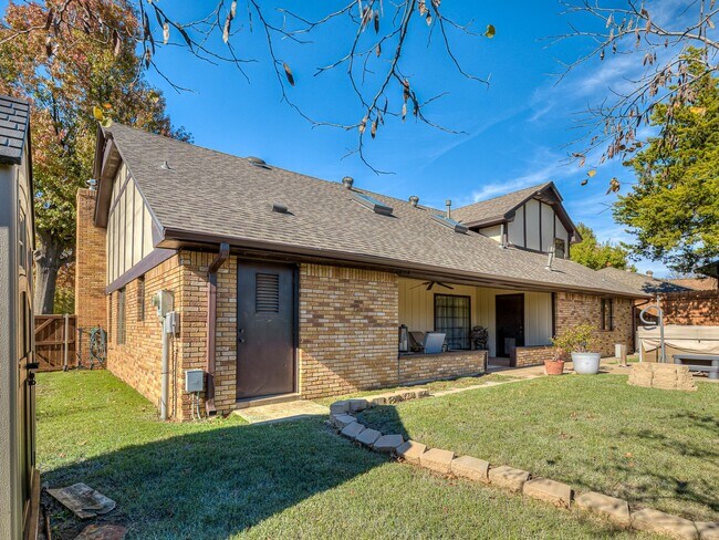 Building Photo - Fully Furnished Short Term Rental