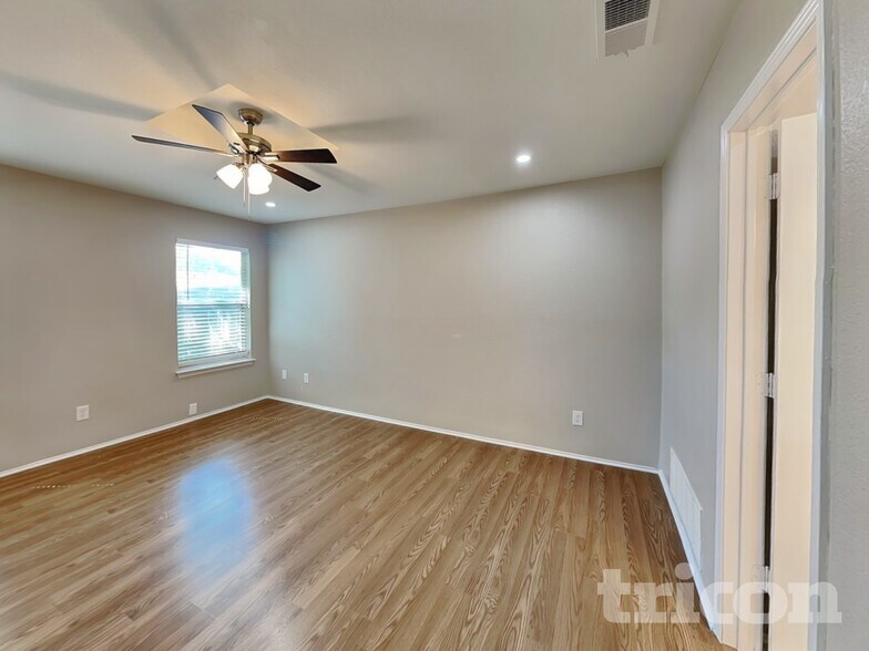 Building Photo - 1109 Glen Creek Dr