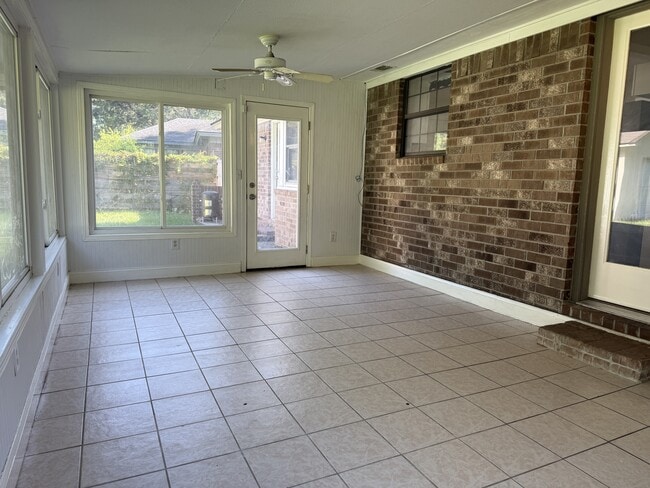 Building Photo - 122 Longleaf Cir
