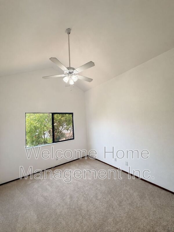 Building Photo - 34769 Comstock Common