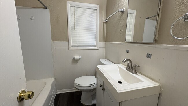 Building Photo - 2833 SW 48th St