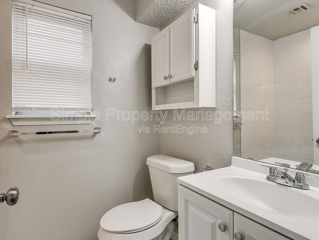 Building Photo - 8506 Candlewood Dr