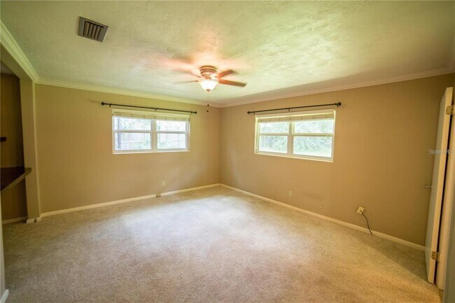 Building Photo - 1009 NW 39th Dr