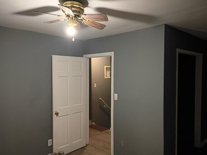 Building Photo - 122 W Donald St