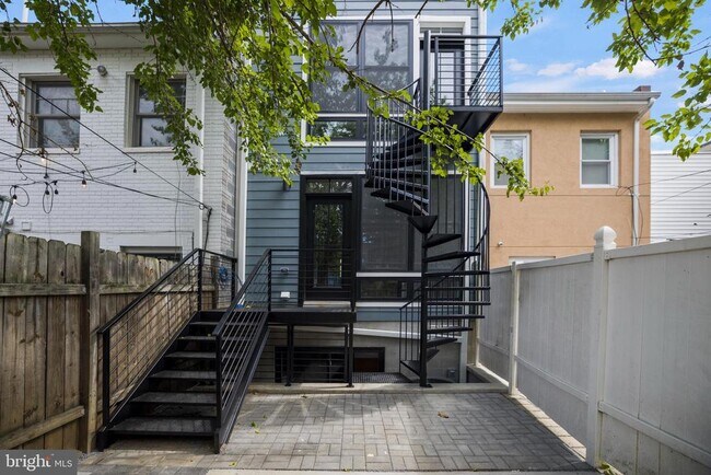 Building Photo - 1640 4th St NW