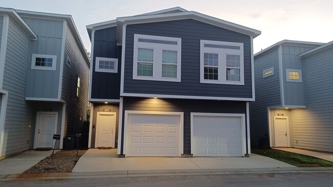 Building Photo - 18827 Luminescent Ln