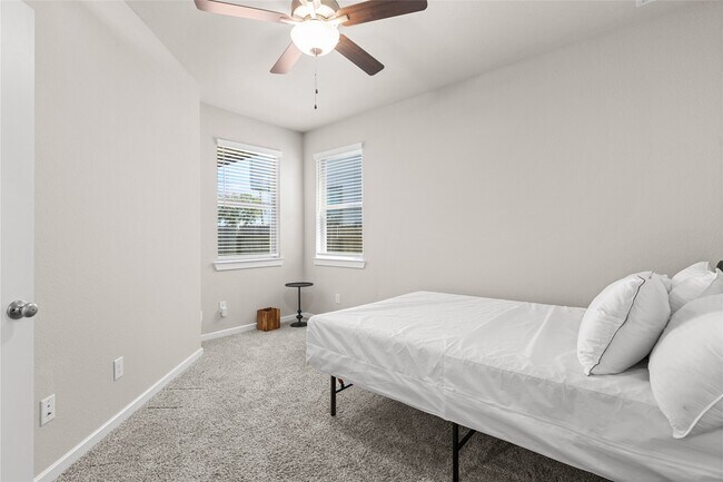 Building Photo - 9443 Starlight Oak Dr