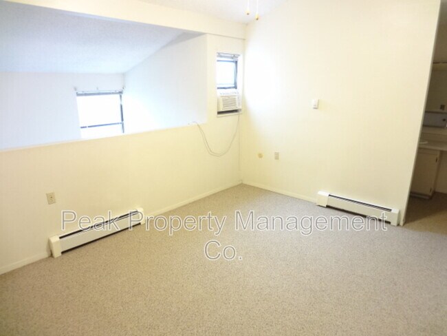 Building Photo - 512 E Monroe Dr