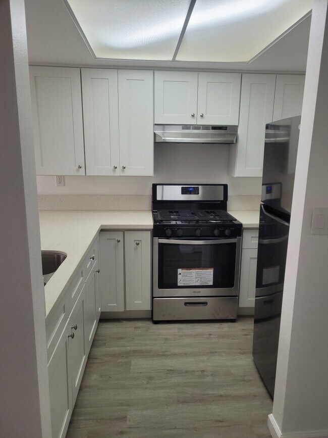 New Stainless Appliances - 5073 Hermosa Ave