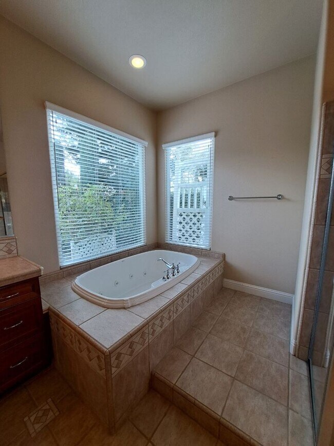 Building Photo - Custom Clovis Residence in Gated Community | Spacious Layout & 3-Car Garage!