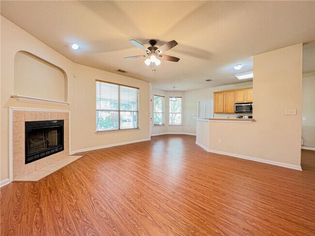 Building Photo - 1009 Hidden View Pl