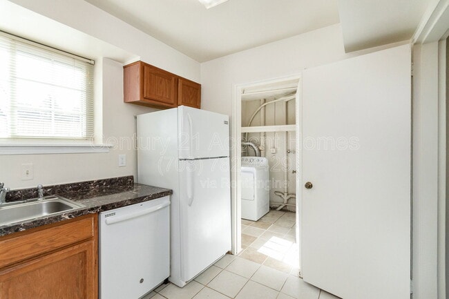 Building Photo - 3822 Keller Ave