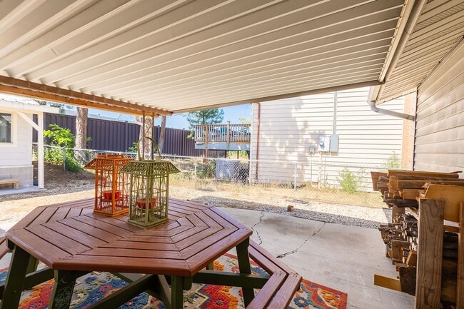 Building Photo - Central Single Family Home