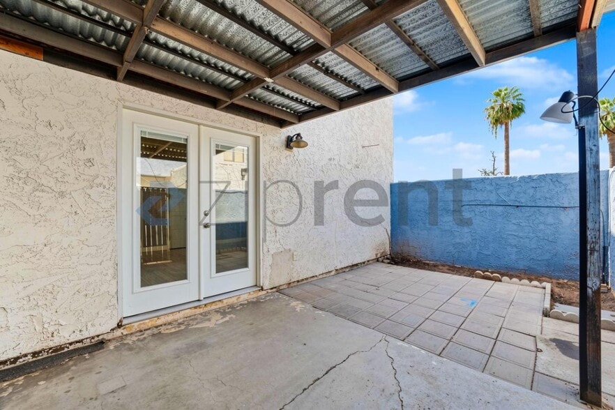 Building Photo - Unit