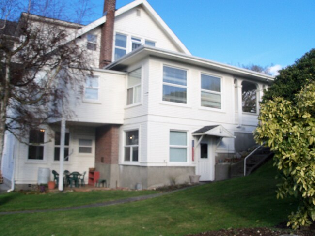 Building Photo - 2302 Rucker Ave