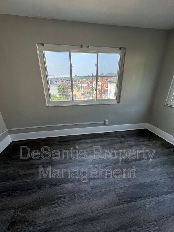 Building Photo - 718 Ridge Ave