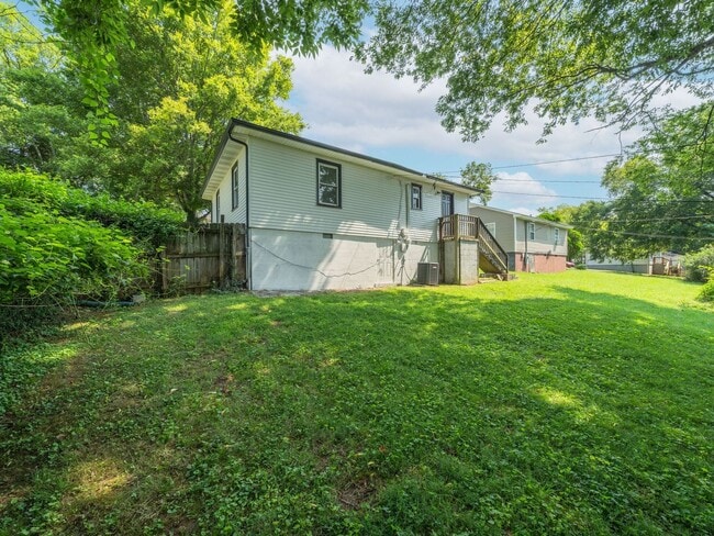 Building Photo - 139 Darnell Pl