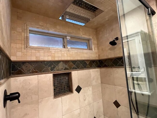 Building Photo - Elegant North Glendale Retreat with Premium Upgrades