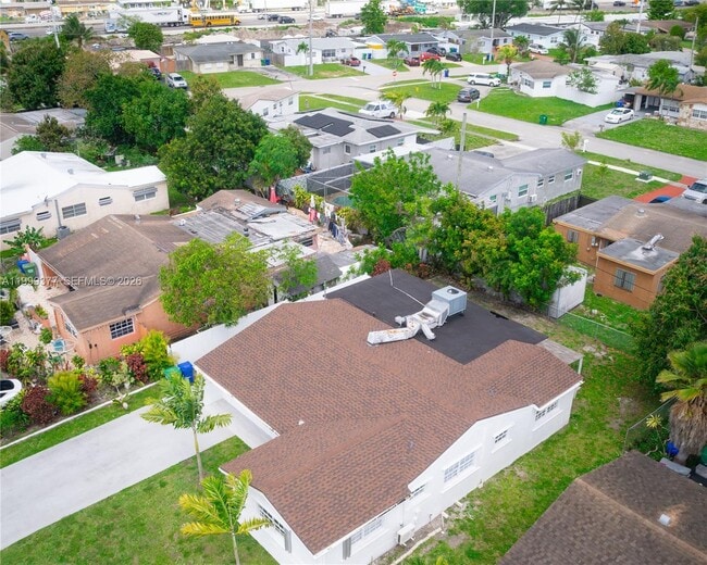 Building Photo - 7031 SW 27th Ct