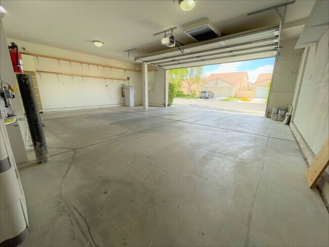 Building Photo - 736 Roddenberry Ave