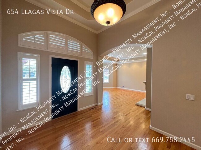 Building Photo - 654 Llagas Vista Dr