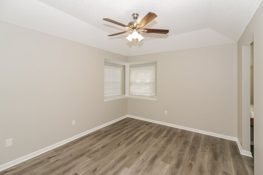 Building Photo - 9831 Riggan Dr