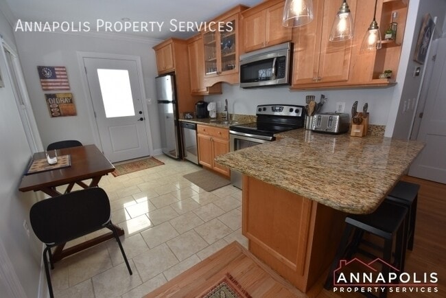 Building Photo - 1329 Washington Dr