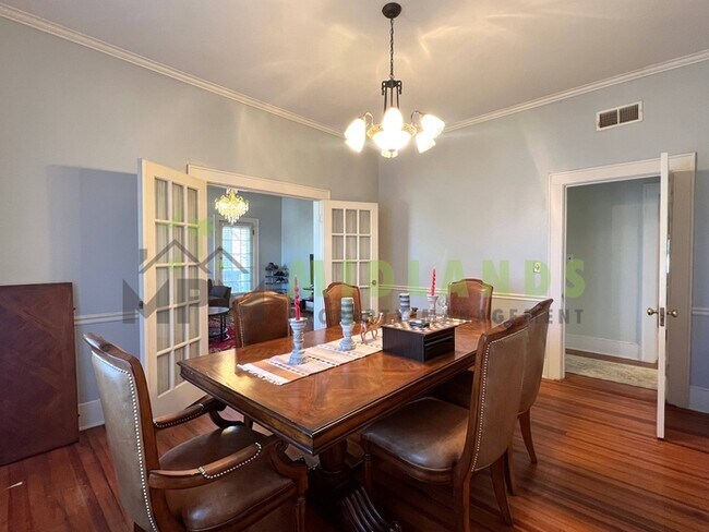 Building Photo - 2417B Clark Street