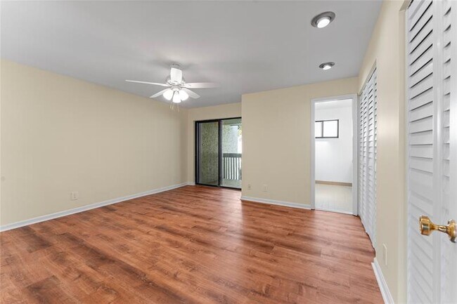 Building Photo - 817 SE 12th Ct