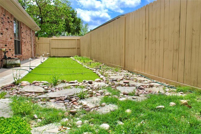 Building Photo - 22538 Market Square Ln